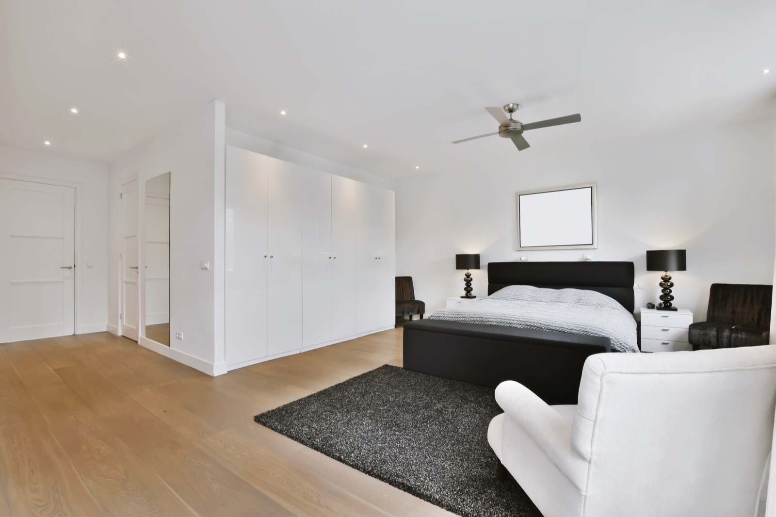 Quarto com design minimalista